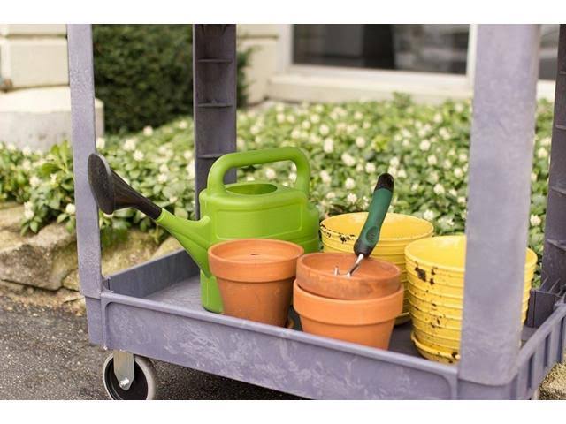 500 Pound Polypropylene Rolling Cart V2623