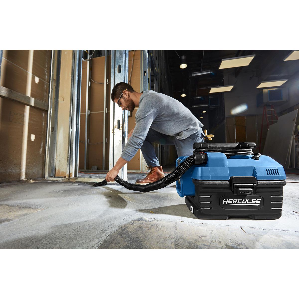 2 Gallon Wet/Dry Portable Vacuum M41474