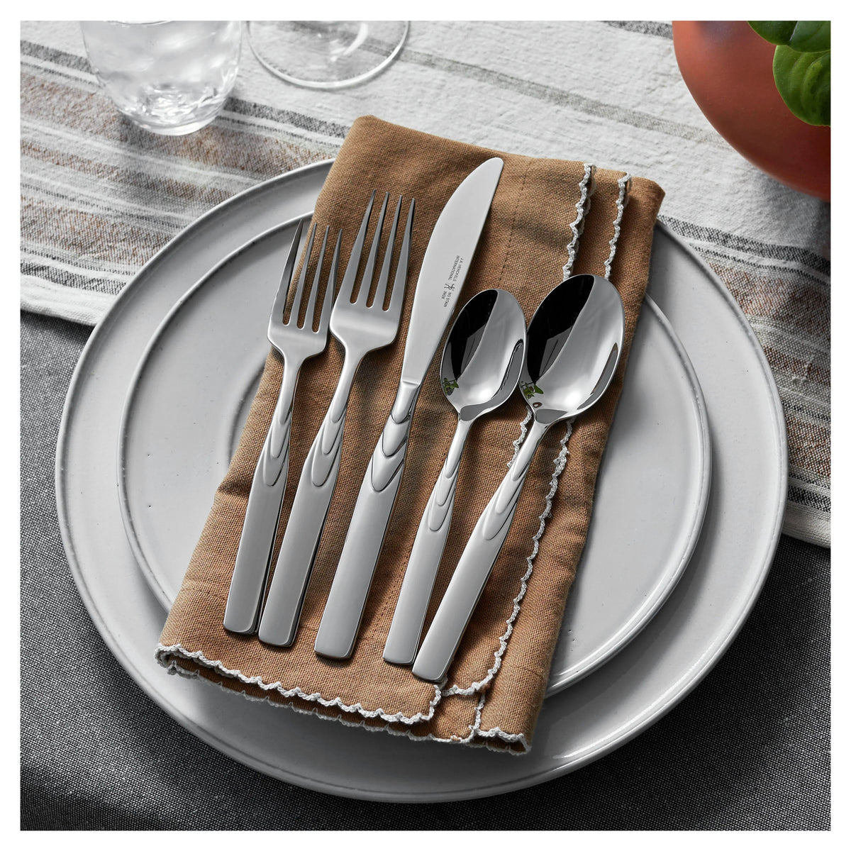 45pc Stainless Steel Flatware Set Y95173