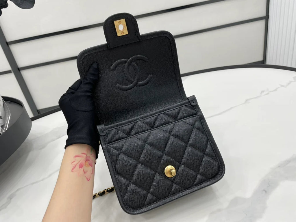 Black Flap Bag O572