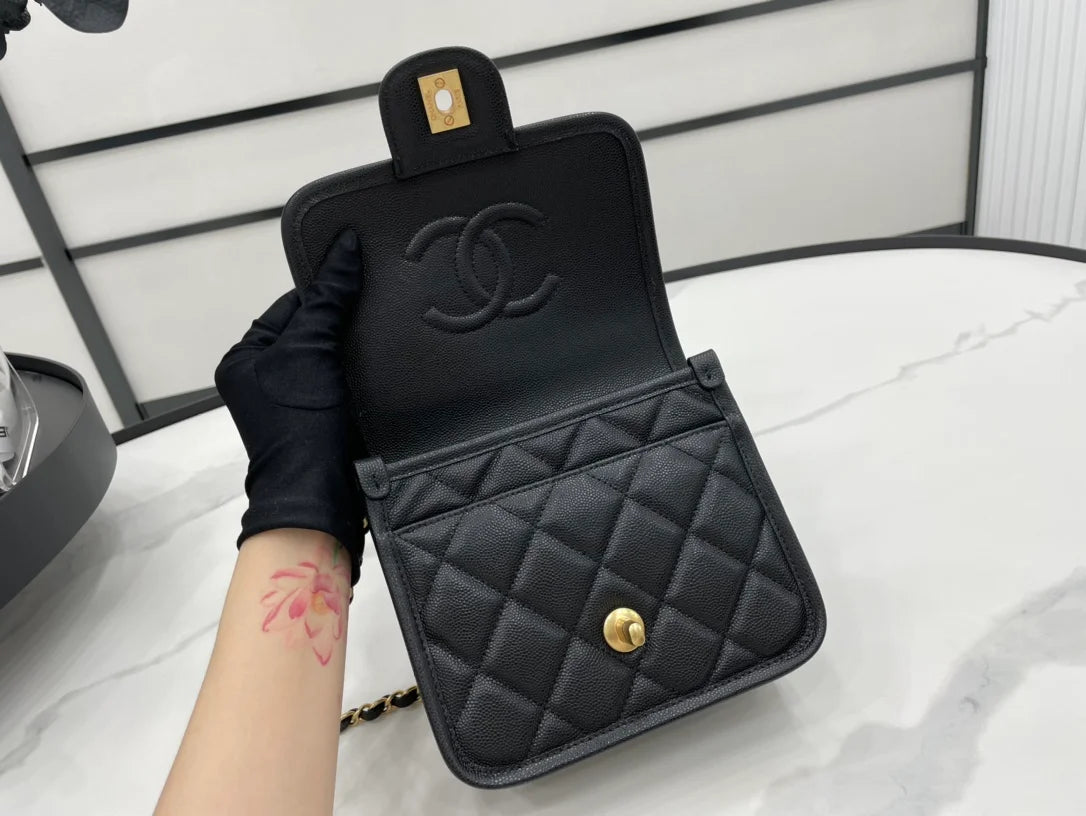 Black Flap Bag O572