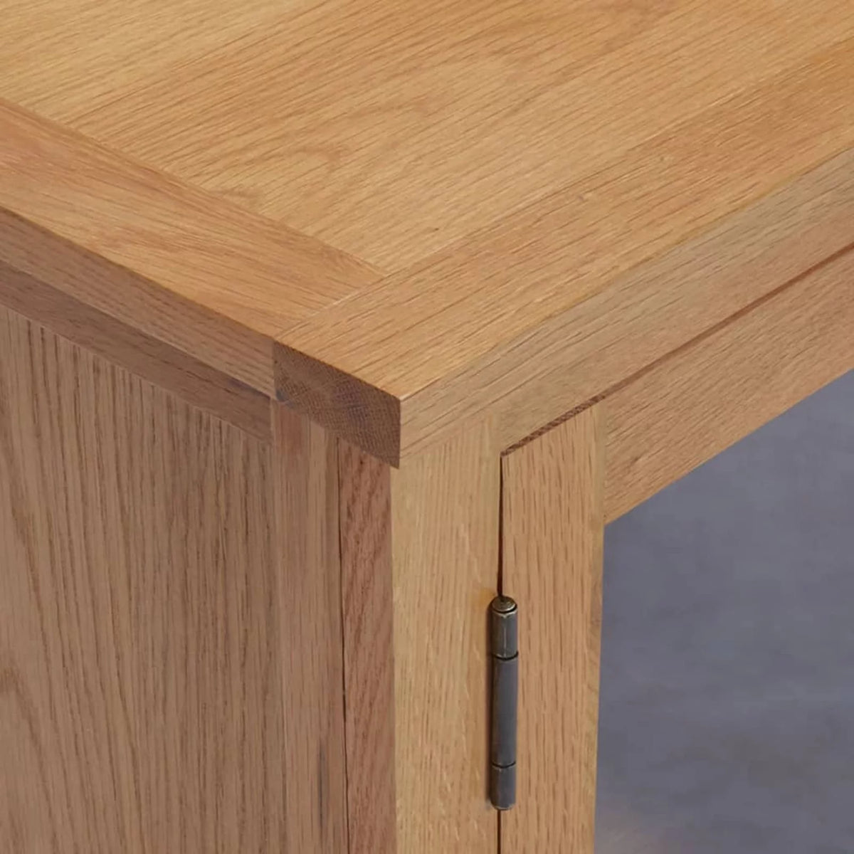 Oak Wood TV Cabinet with 2 Glass Doors B822